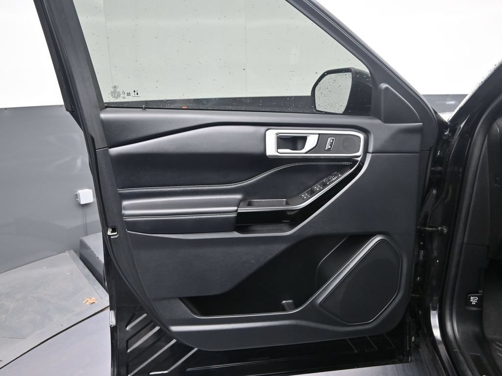 Used 2022 Ford Explorer ST AWD/4WD image 12