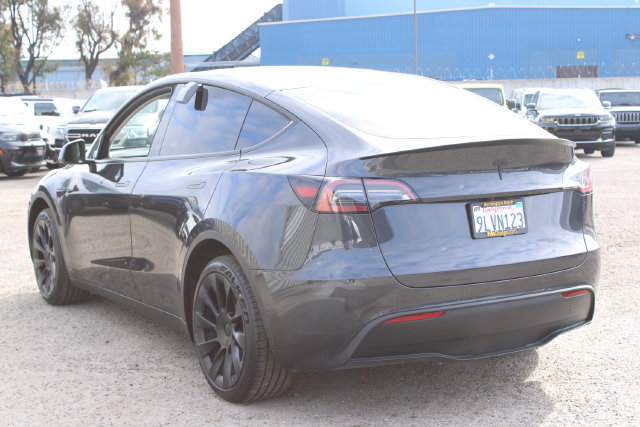 Used 2024 Tesla Model Y Long Range RWD image 3