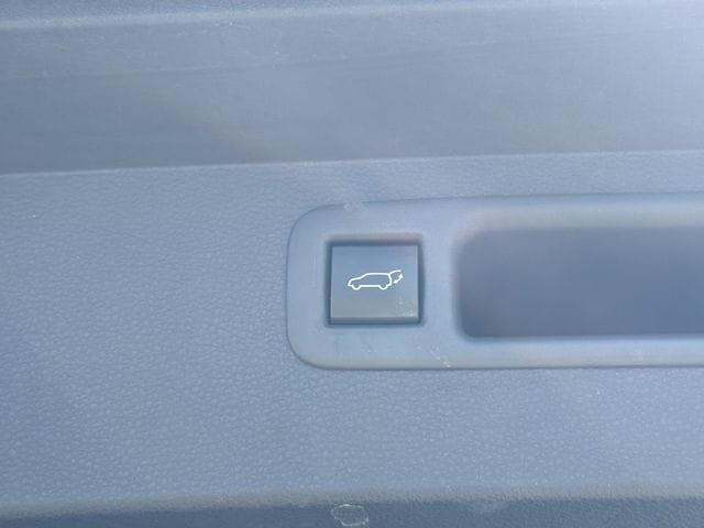 Used 2023 Toyota Highlander XLE FWD image 37