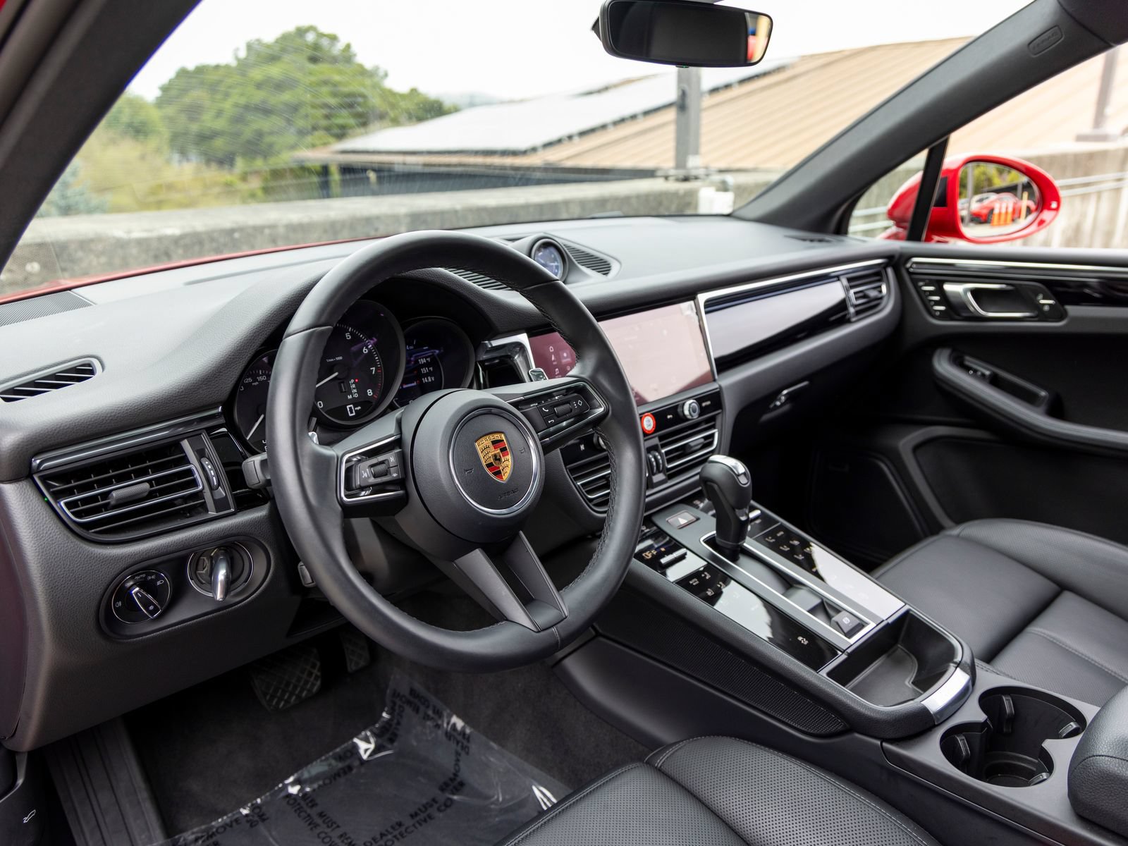 Certified 2026 Porsche Macan AWD/4WD image 4