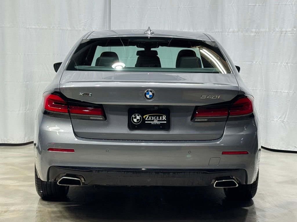 Used 2023 BMW 540i xDrive w/ Premium Package image 5
