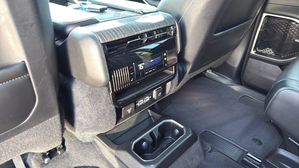 Used 2022 Jeep Wagoneer Series III w/ Premium Group I AWD/4WD image 18