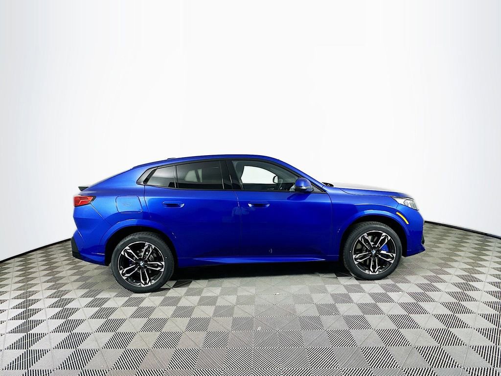 Used 2025 BMW X2 xDrive28i w/ M Sport Package image 9