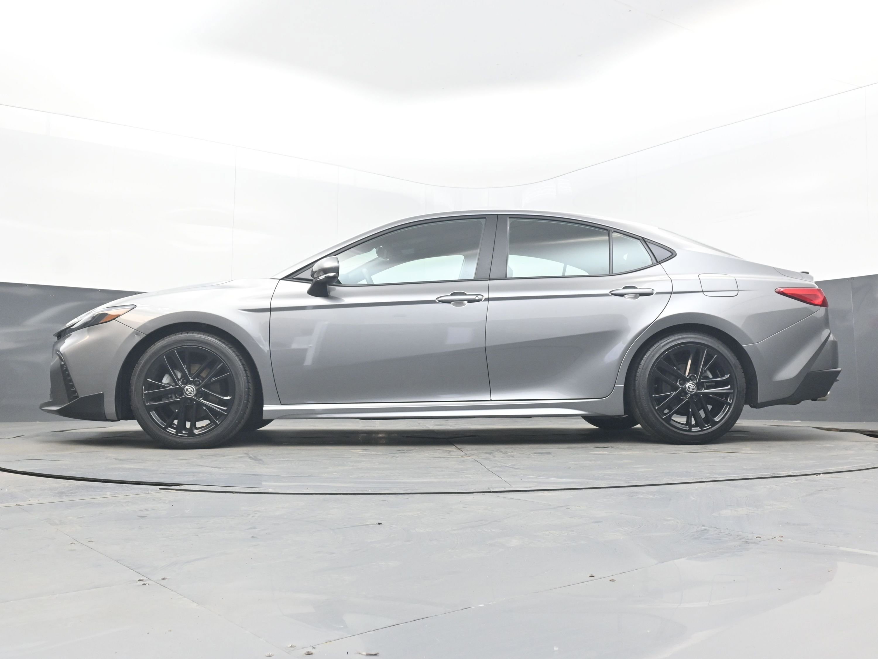 Used 2025 Toyota Camry SE FWD image 25