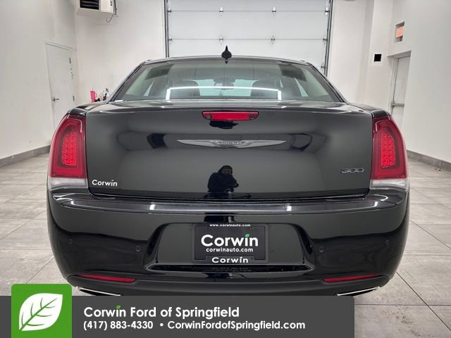 Used 2022 Chrysler 300 Touring L image 4