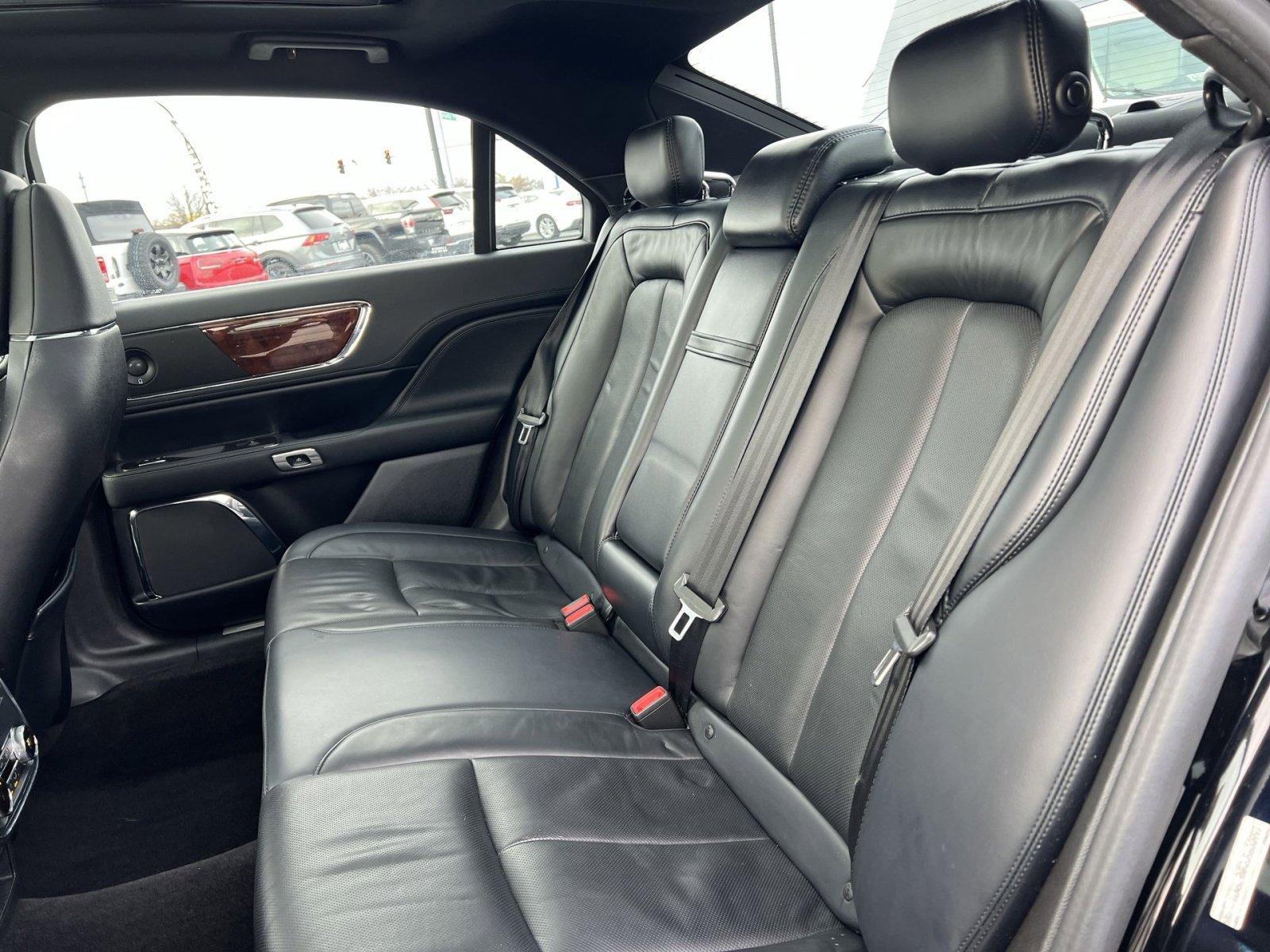 Used 2018 Lincoln Continental Reserve w/ Continental Climate Package image 24