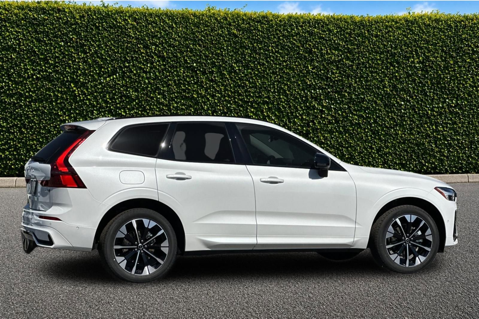 New 2026 Volvo XC60 B5 Plus w/ Climate Package AWD/4WD image 7