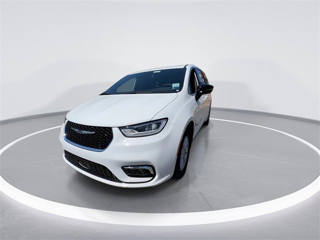 New 2026 Chrysler Pacifica Select image 3