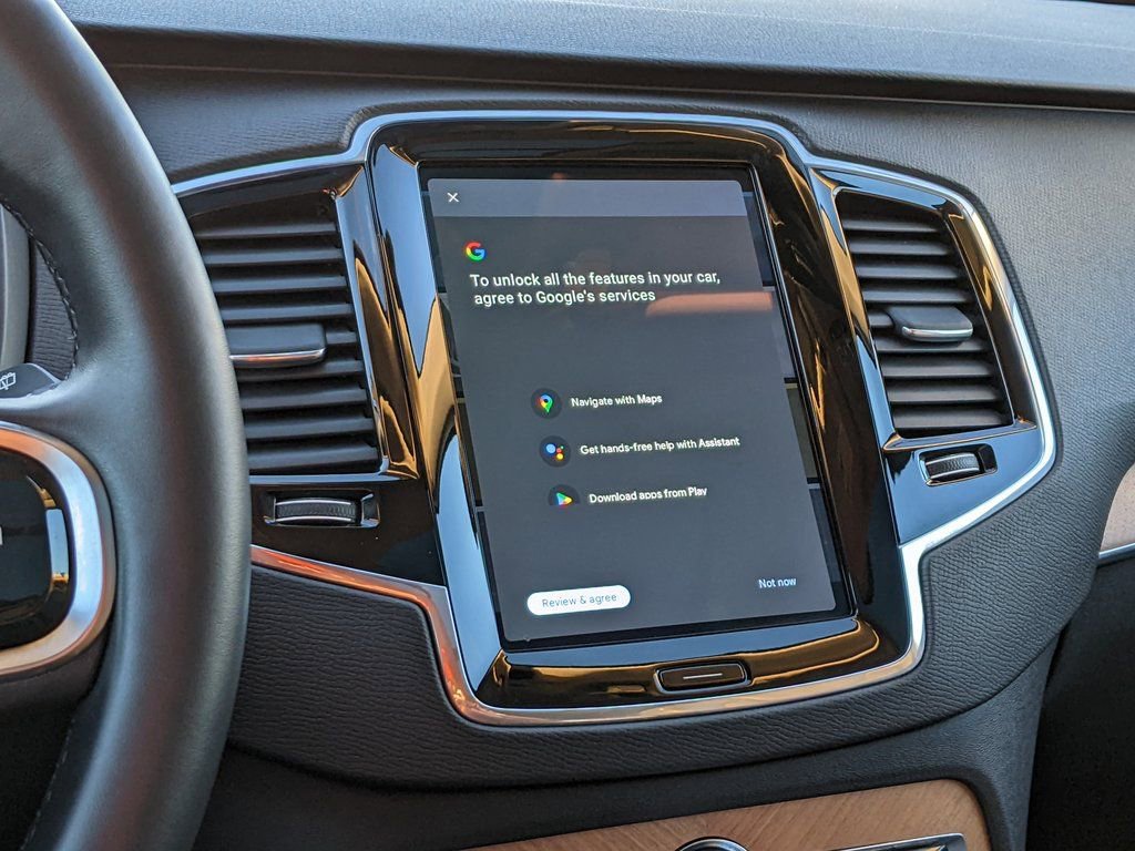 Certified 2025 Volvo XC90 T8 Plus w/ Protection Package Premier image 16