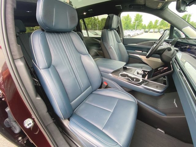 Used 2025 Cadillac Escalade IQ Luxury 2 w/ LPO, Premium Carpet Package AWD/4WD image 27