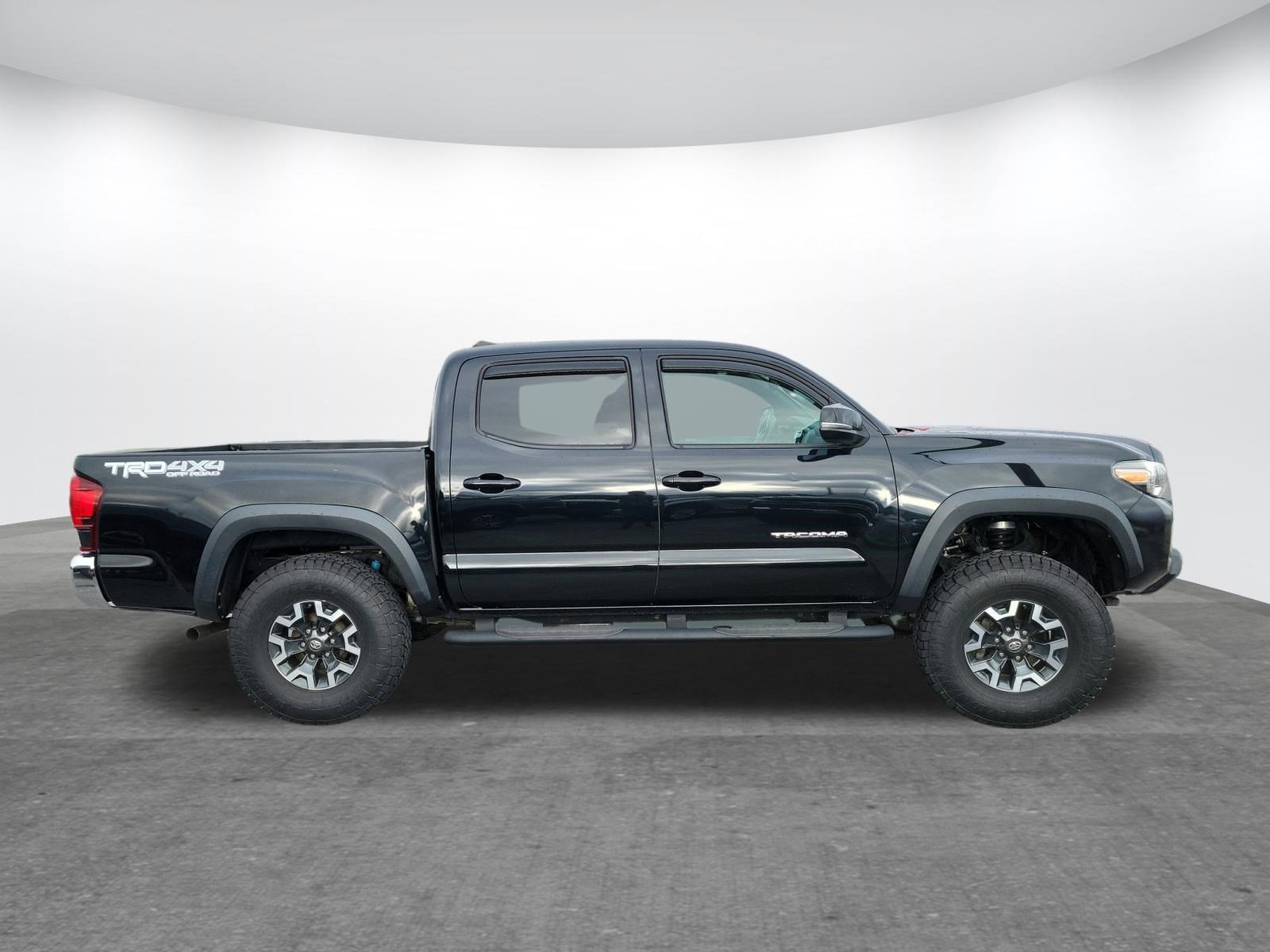 Used 2018 Toyota Tacoma TRD Off-Road image 4