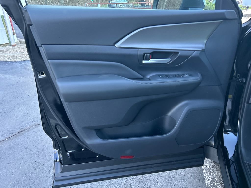 New 2026 Toyota Grand Highlander XLE image 18