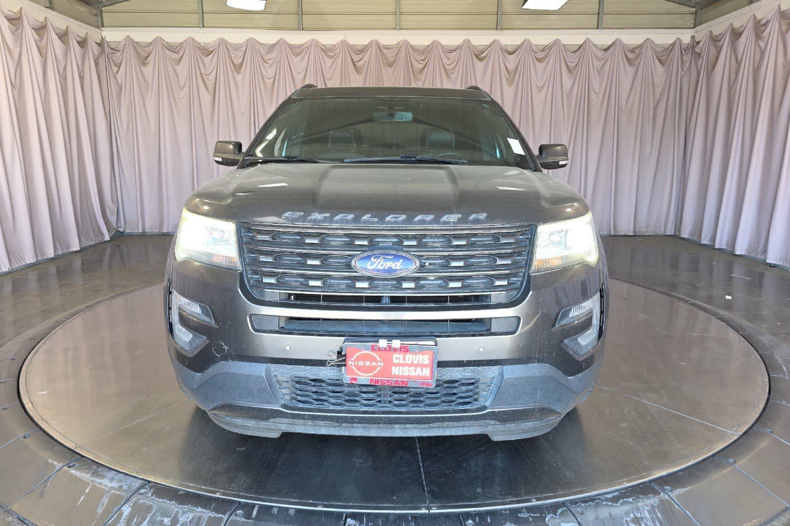 Used 2017 Ford Explorer XLT w/ Equipment Group 202A AWD/4WD image 11