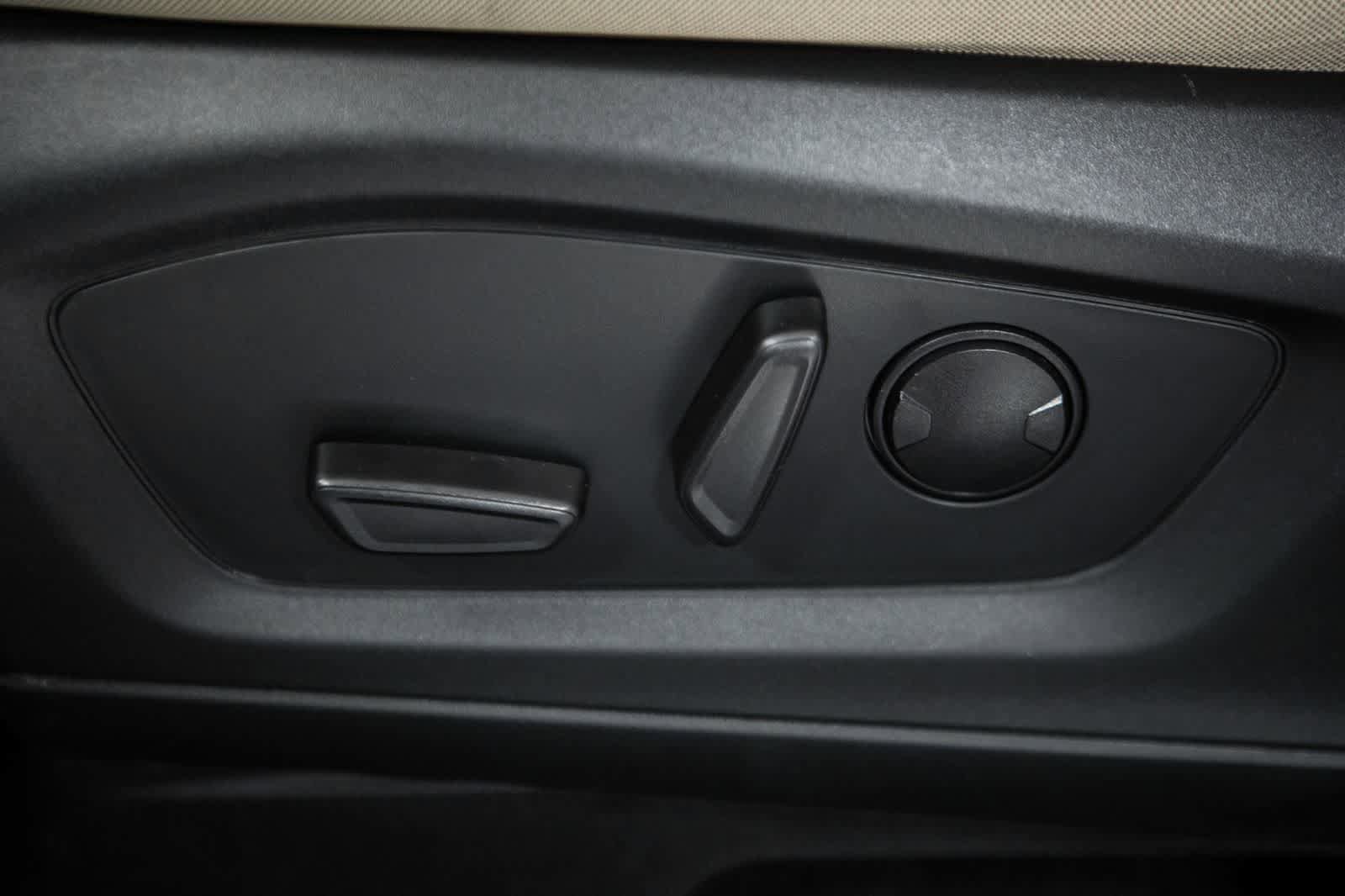 Used 2023 Ford Explorer XLT RWD image 23