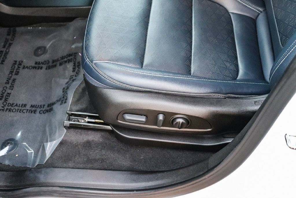 Used 2022 Chevrolet Bolt EUV LT w/ Convenience Package FWD image 13