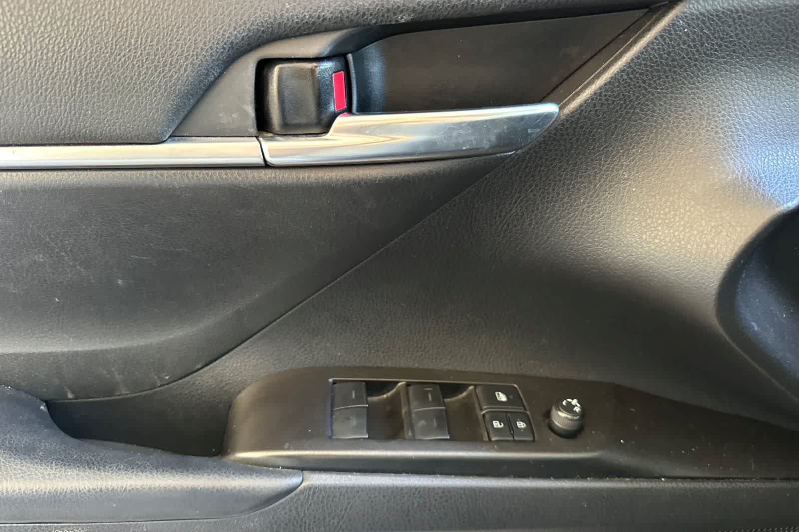 Used 2022 Toyota Camry SE FWD image 15