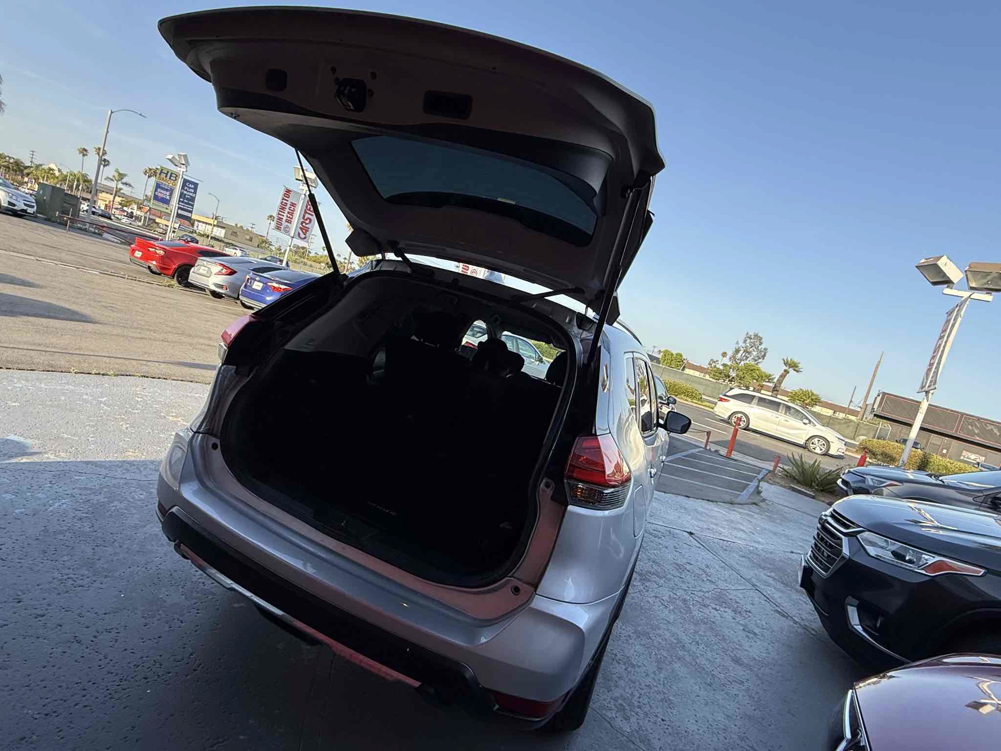 Used 2017 Nissan Rogue SV FWD image 64