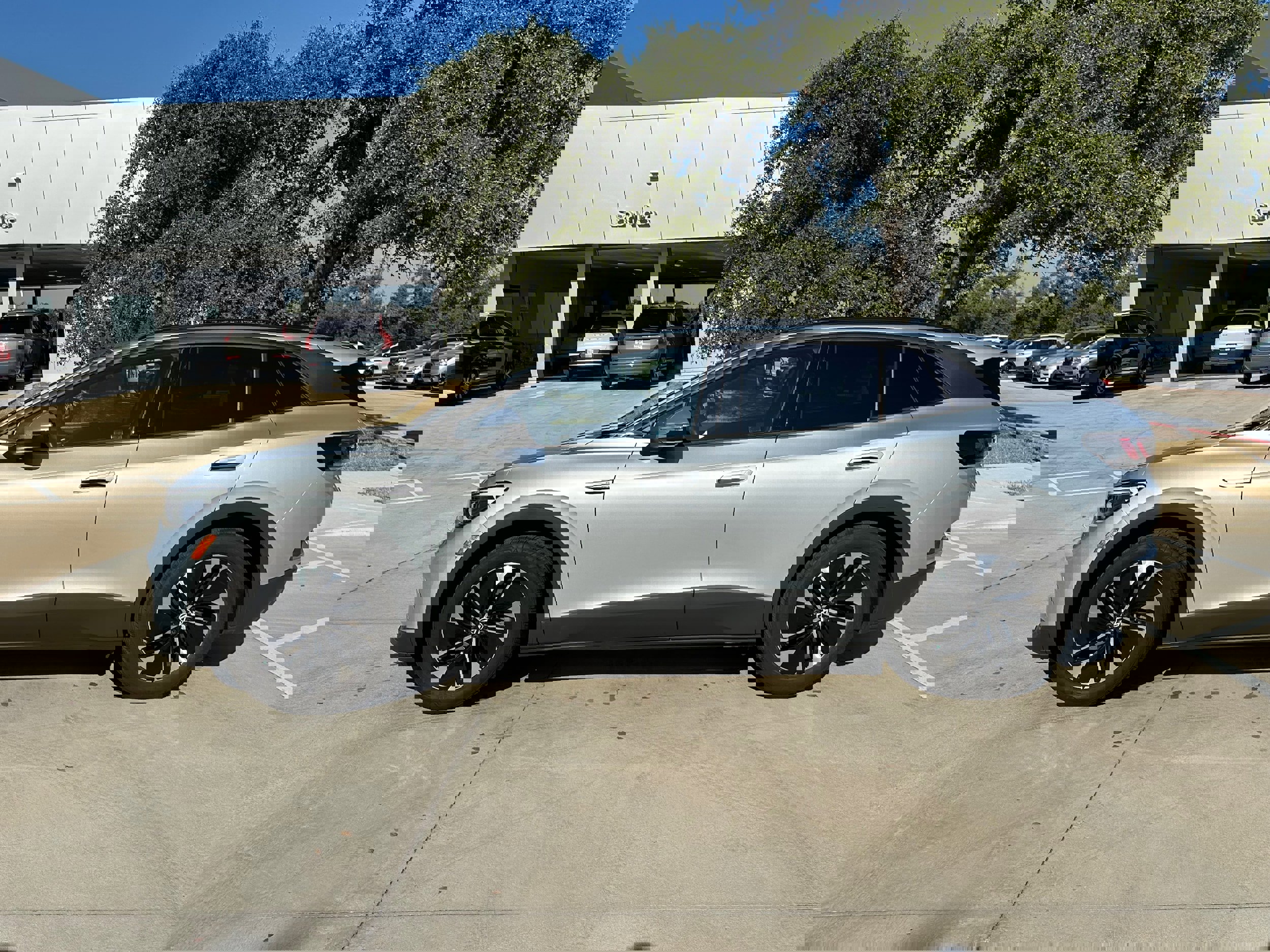 Used 2022 Volkswagen ID.4 Pro image 3