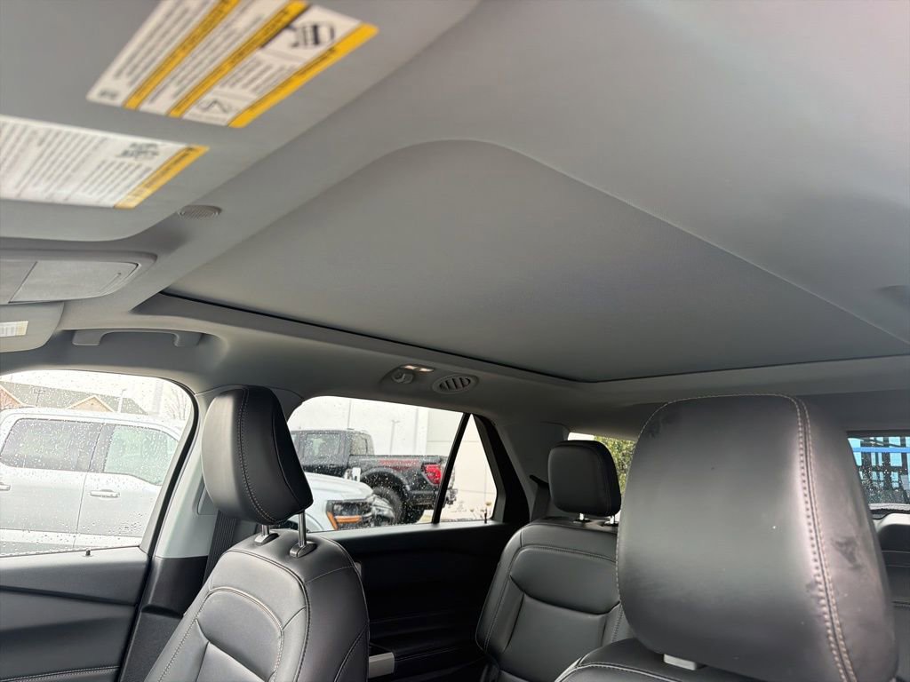 Used 2021 Ford Explorer XLT w/ Equipment Group 202A image 6