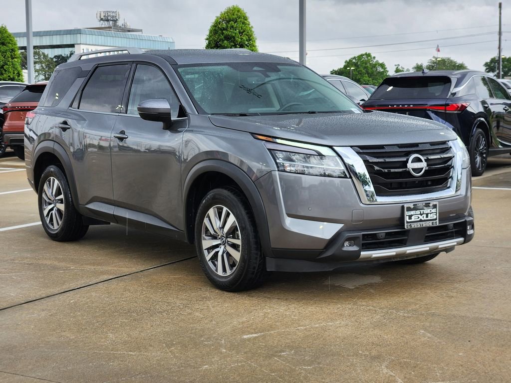Used 2023 Nissan Pathfinder SL w/ Cargo Package image 3