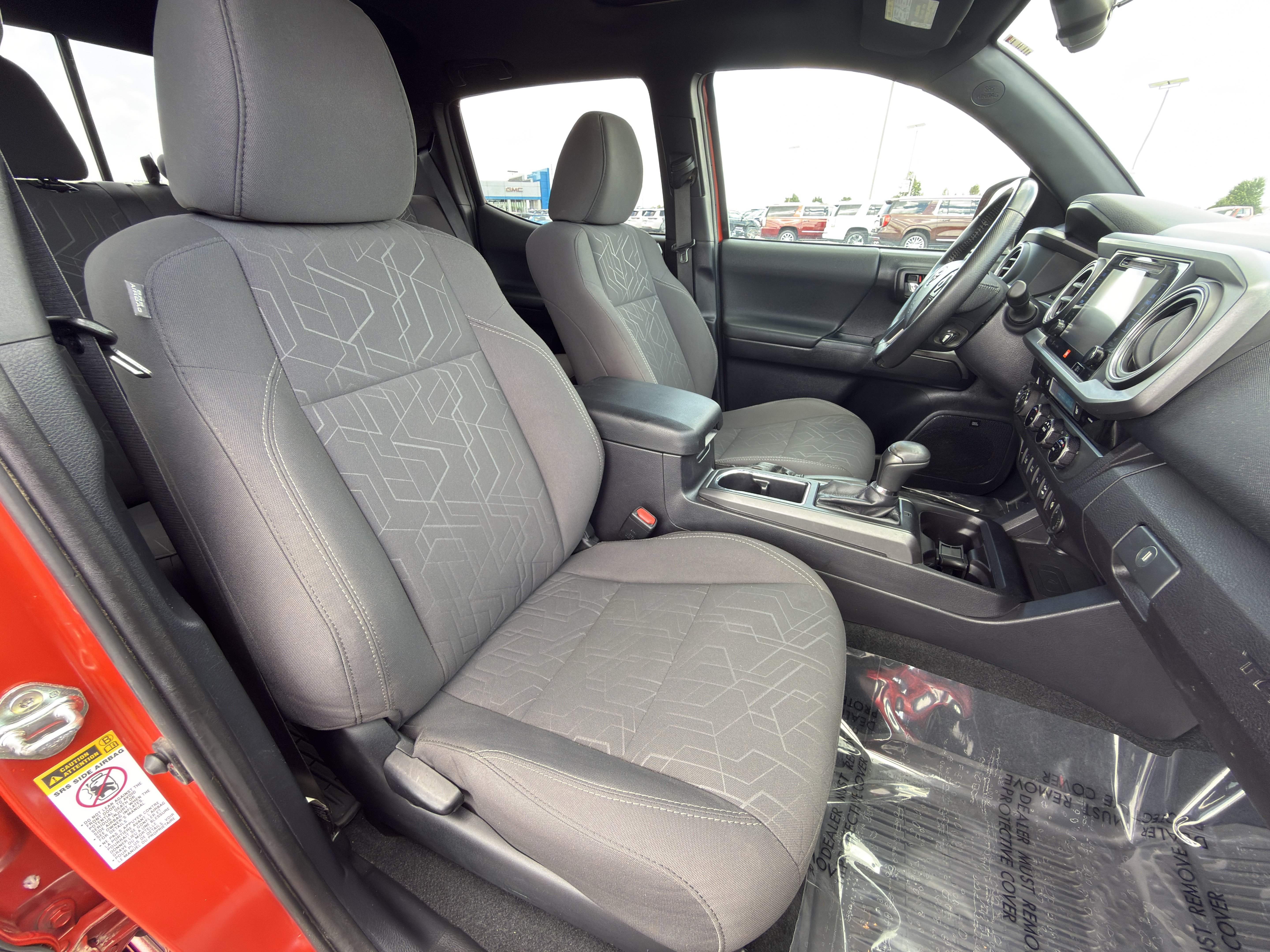 Used 2017 Toyota Tacoma TRD Sport AWD/4WD image 16