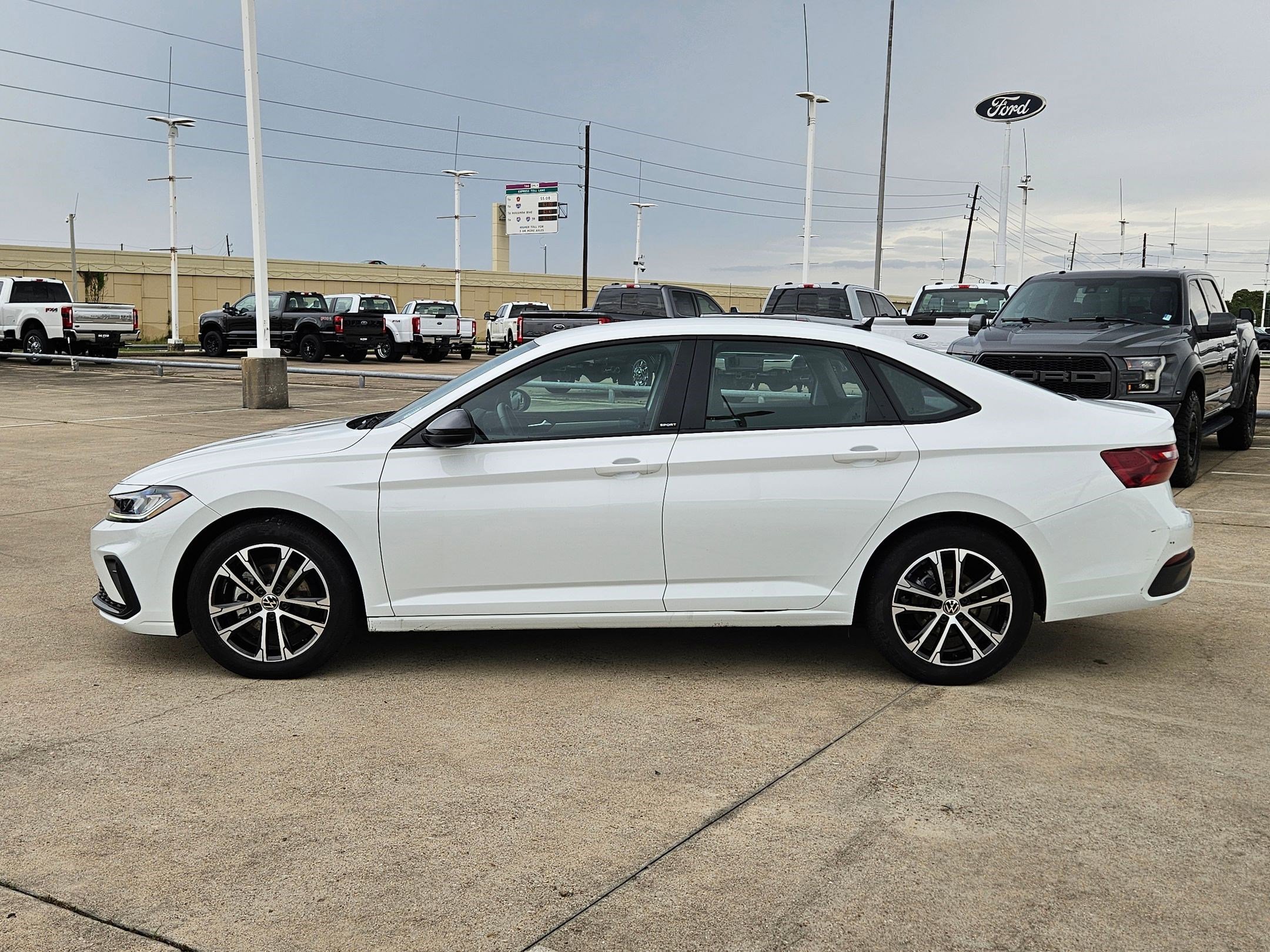 Used 2025 Volkswagen Jetta Sport FWD image 7