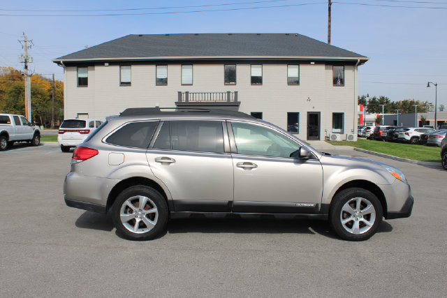 Used 2014 Subaru Outback 2.5i Limited AWD/4WD image 6