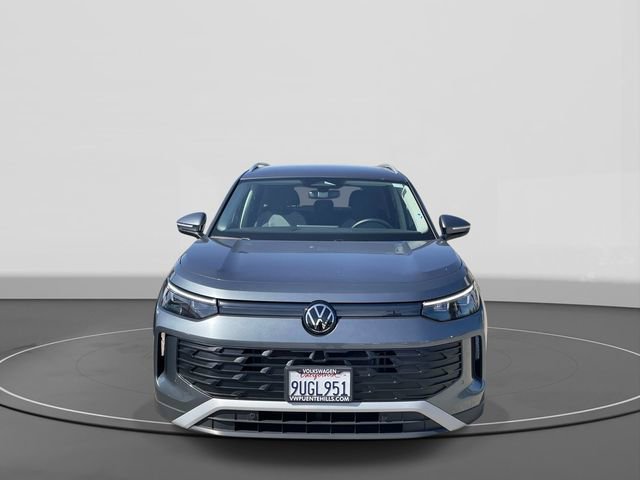 Used 2025 Volkswagen Tiguan S image 2