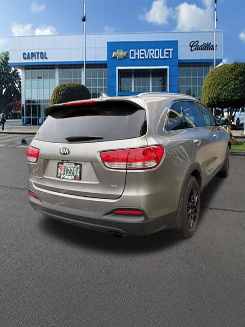 Used 2017 Kia Sorento LX w/ LX Convenience Package image 16