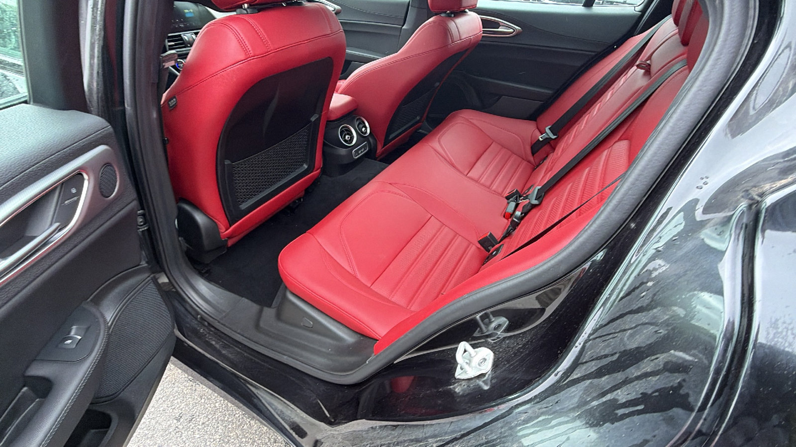 Used 2024 Alfa Romeo Giulia Ti w/ Performance Driving Package AWD/4WD image 24