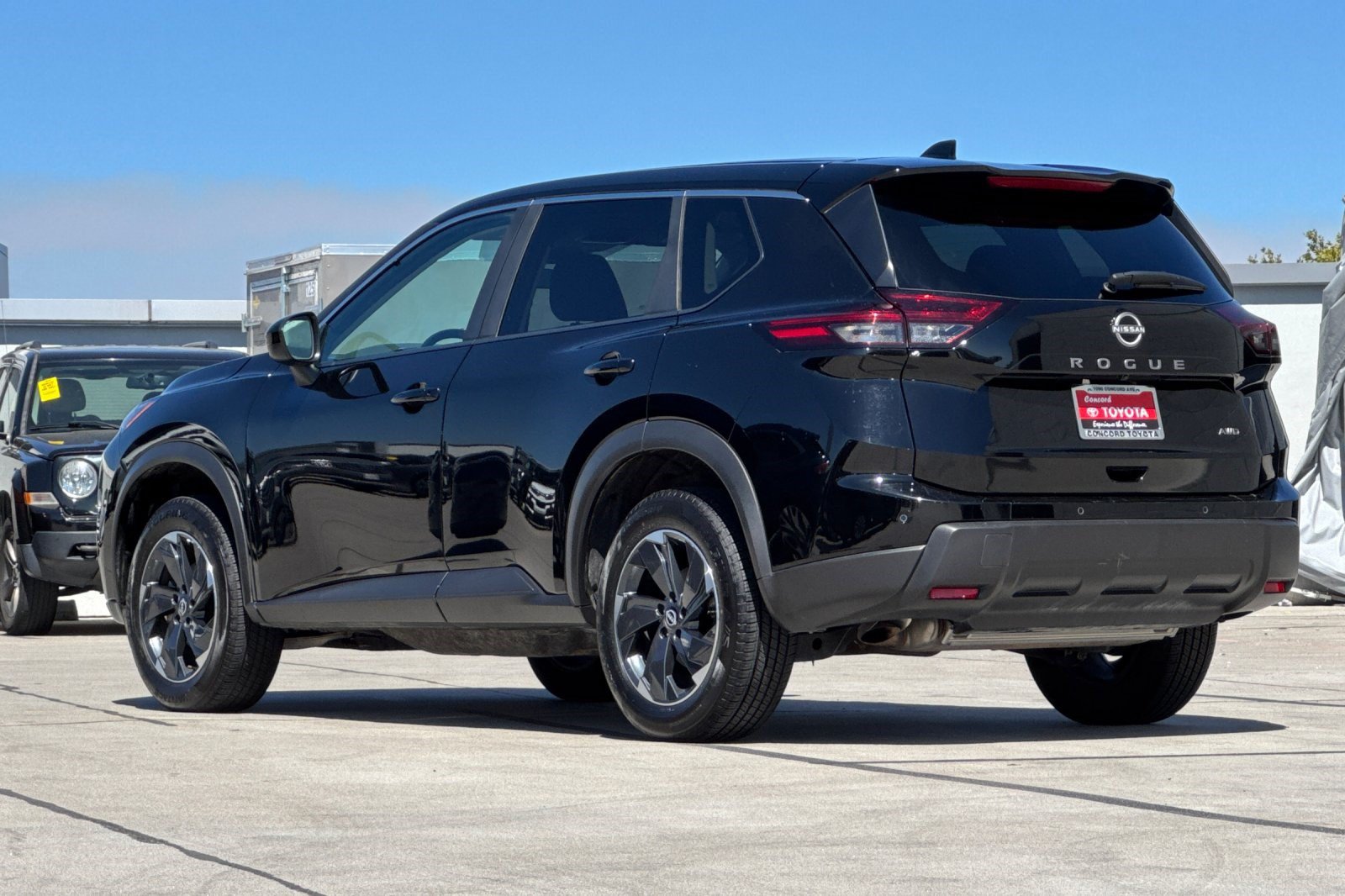 Used 2025 Nissan Rogue SV AWD/4WD image 3