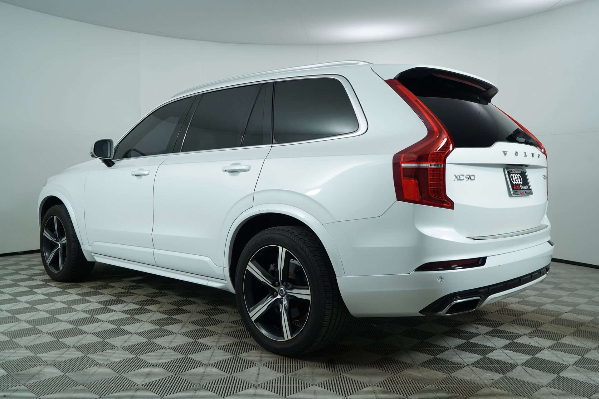 Used 2016 Volvo XC90 T6 R-Design w/ Protection Package Plus image 7