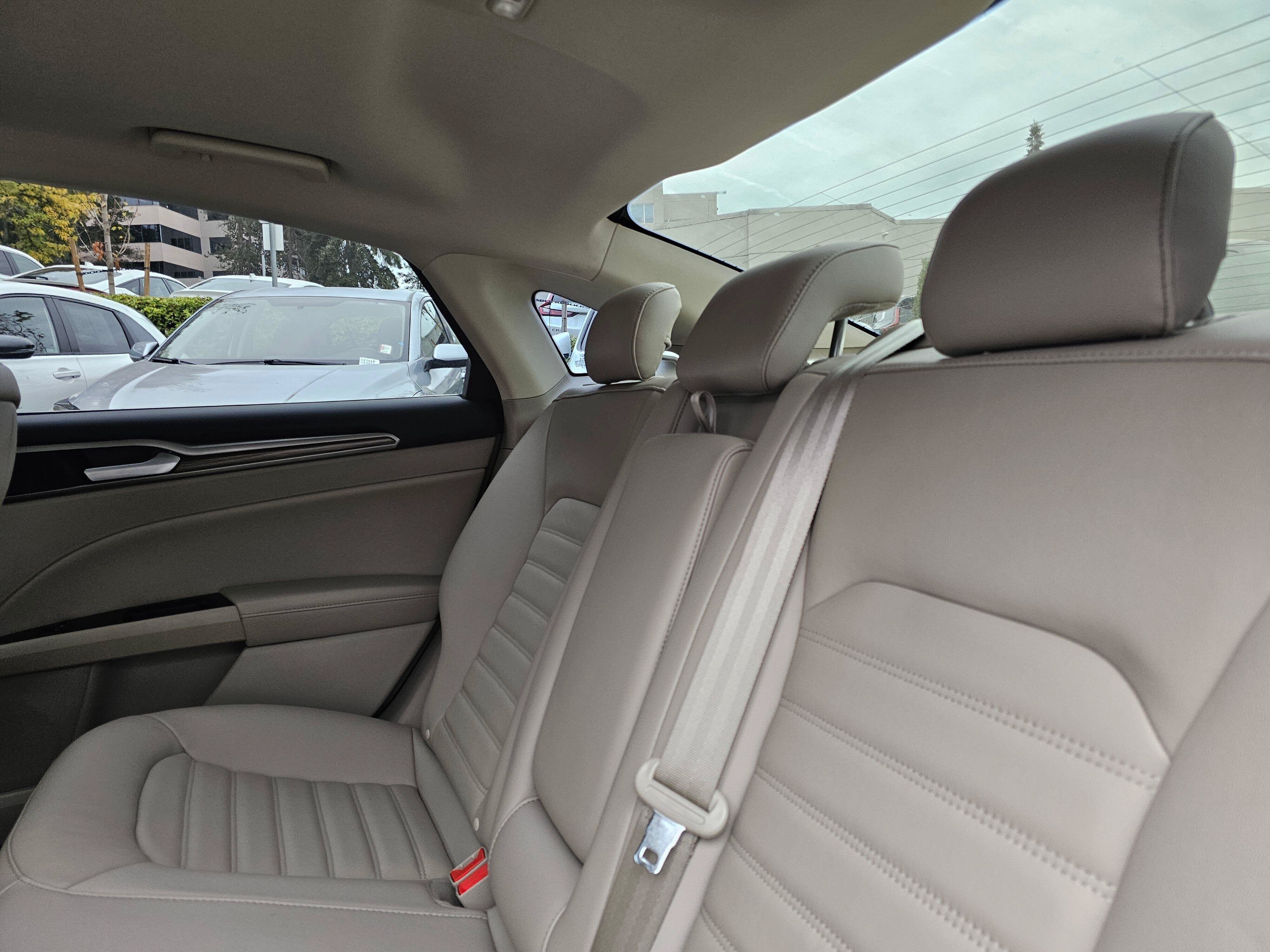 Used 2018 Ford Fusion SE w/ Fusion SE Technology Package FWD image 21