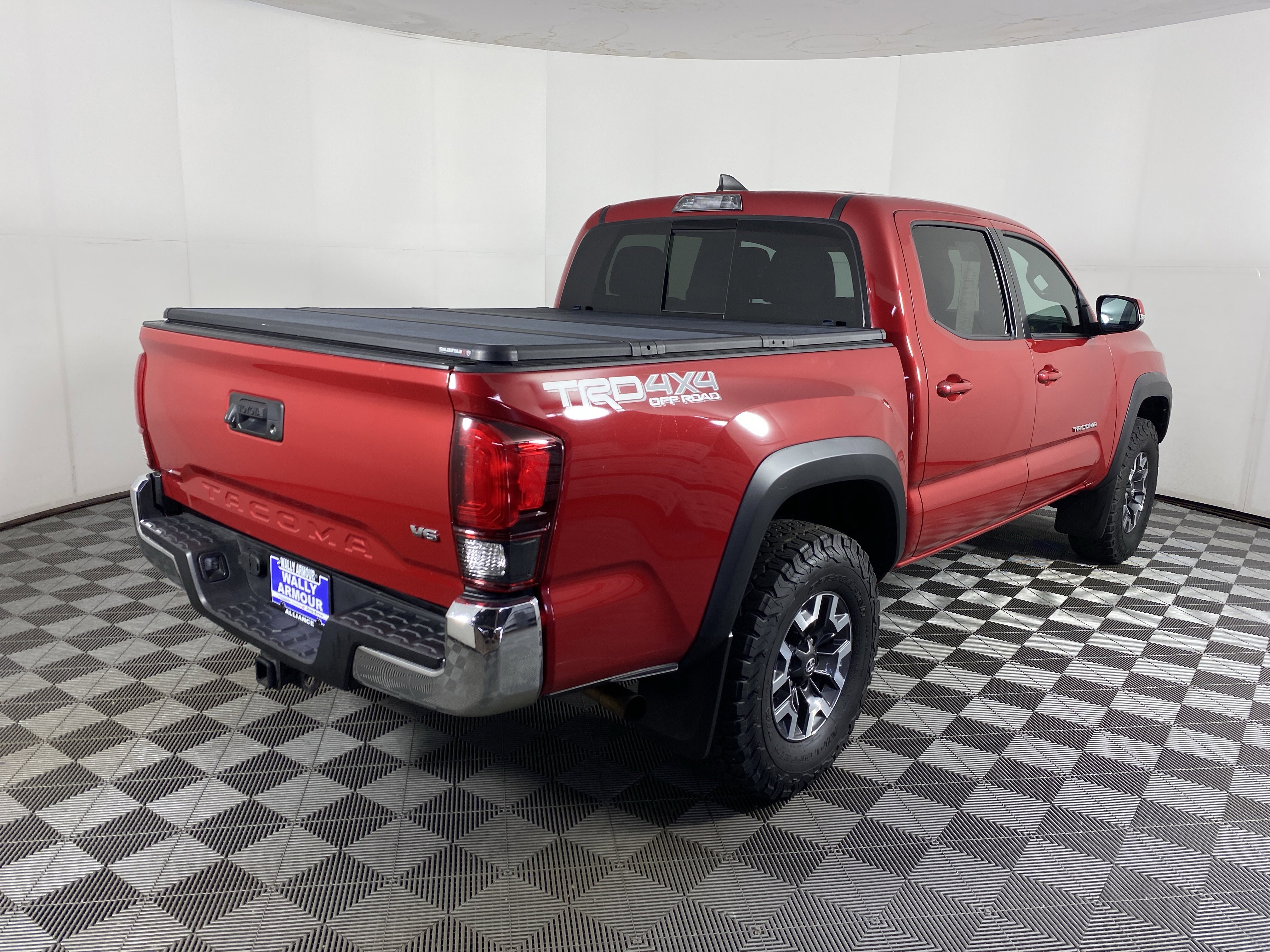 Used 2019 Toyota Tacoma TRD Off-Road AWD/4WD image 7