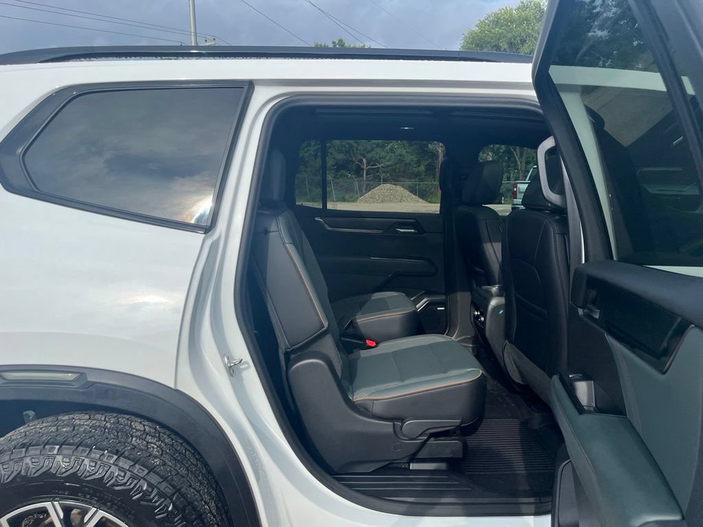 Used 2024 GMC Acadia AT4 w/ Luxury Package AWD/4WD image 31