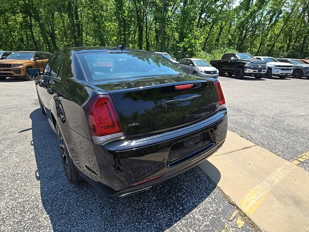 Used 2021 Chrysler 300 Touring L AWD/4WD image 5