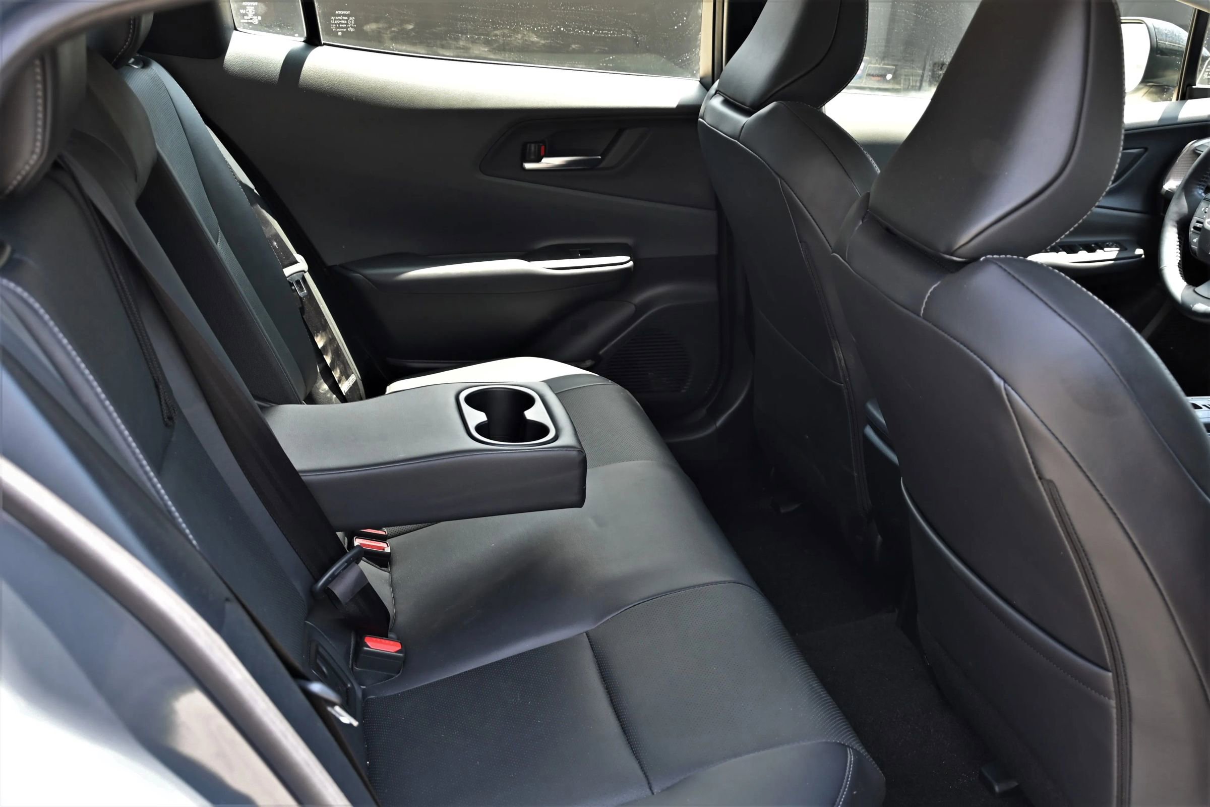 Used 2024 Toyota Prius XLE FWD image 16