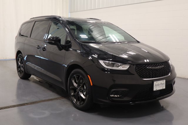 New 2026 Chrysler Pacifica Select video 2