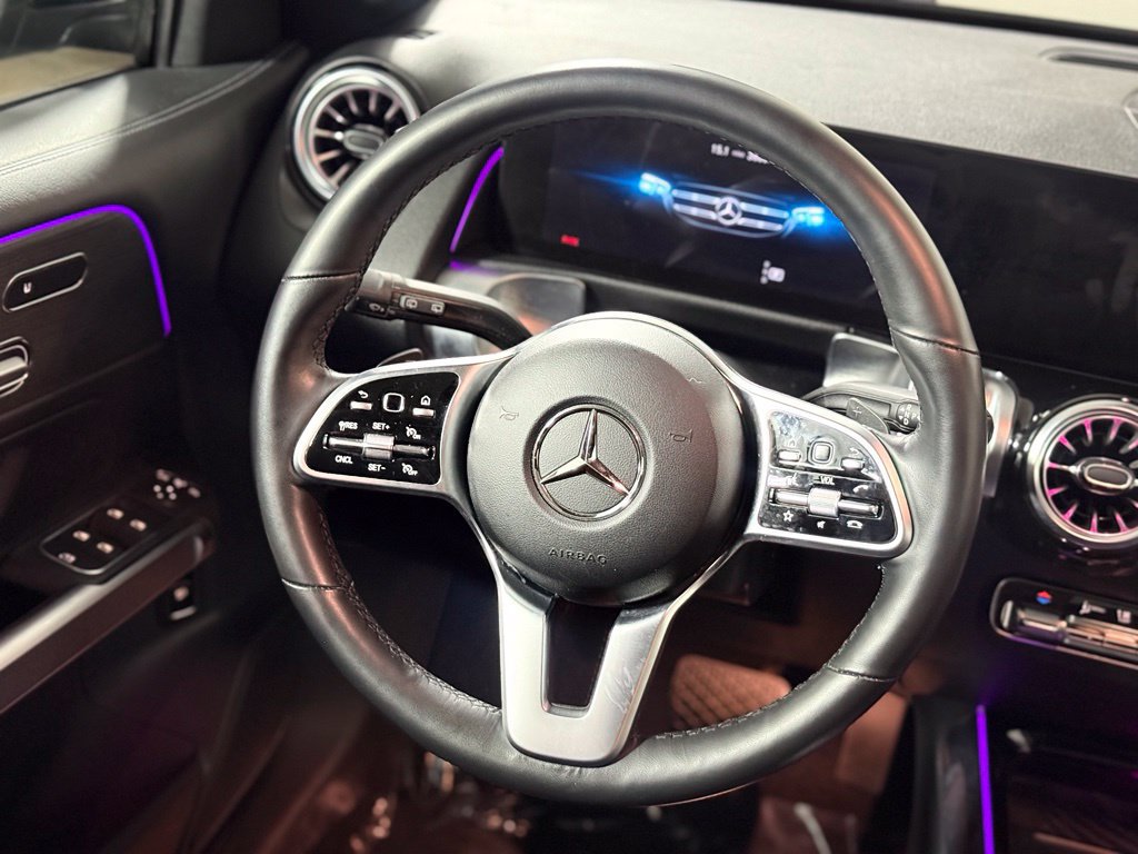 Used 2023 Mercedes-Benz GLB 250 4MATIC w/ Premium Package image 12
