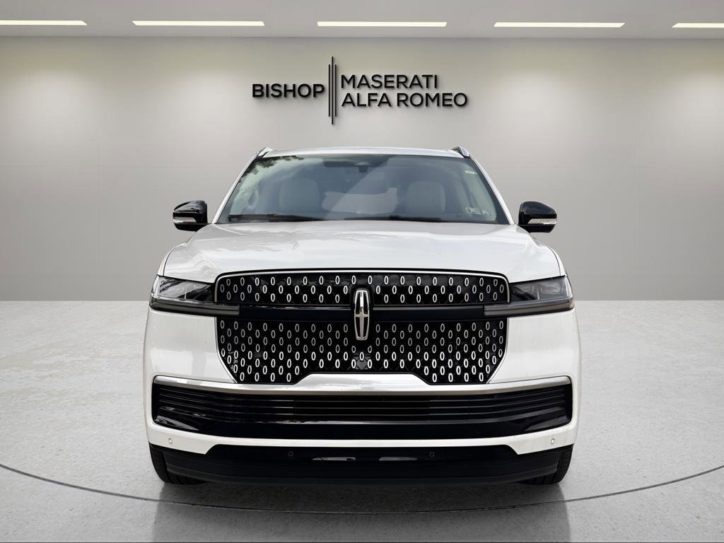 Used 2025 Lincoln Navigator L Reserve image 2