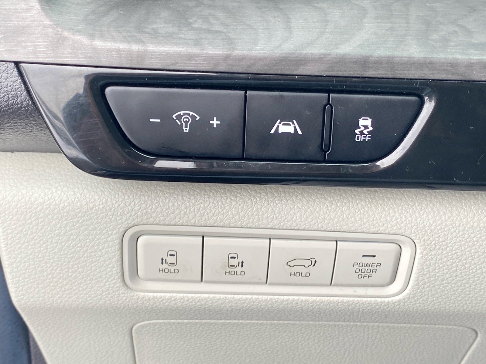 Certified 2024 Kia Carnival EX image 18