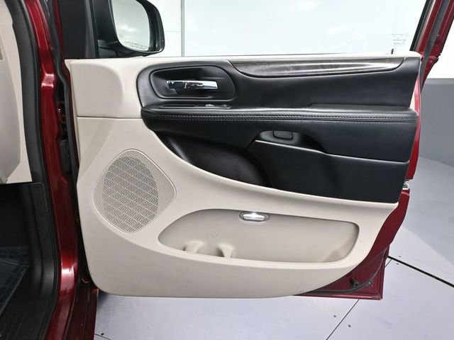 Used 2020 Dodge Grand Caravan SE w/ UConnect Hands-Free Group FWD image 38
