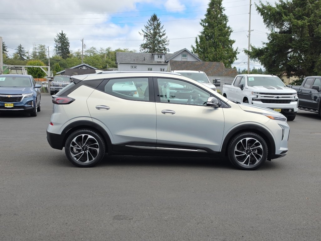 Certified 2023 Chevrolet Bolt EUV Premier w/ Sun & Sound Package FWD image 7