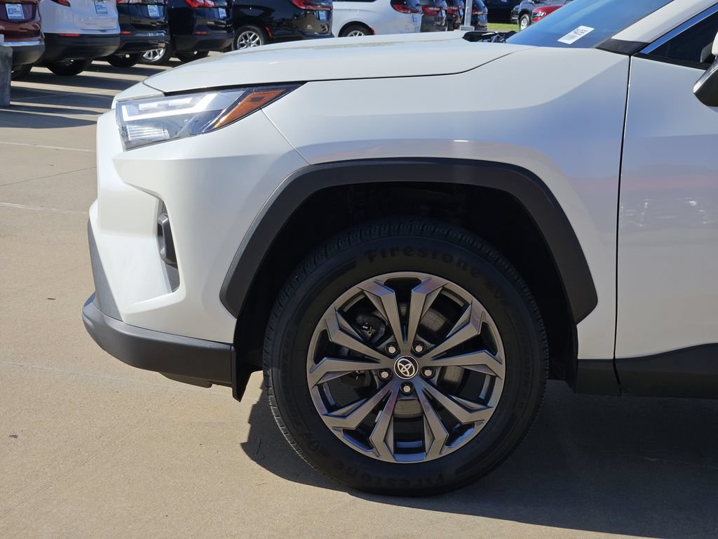 Used 2022 Toyota RAV4 XLE Premium AWD/4WD image 10