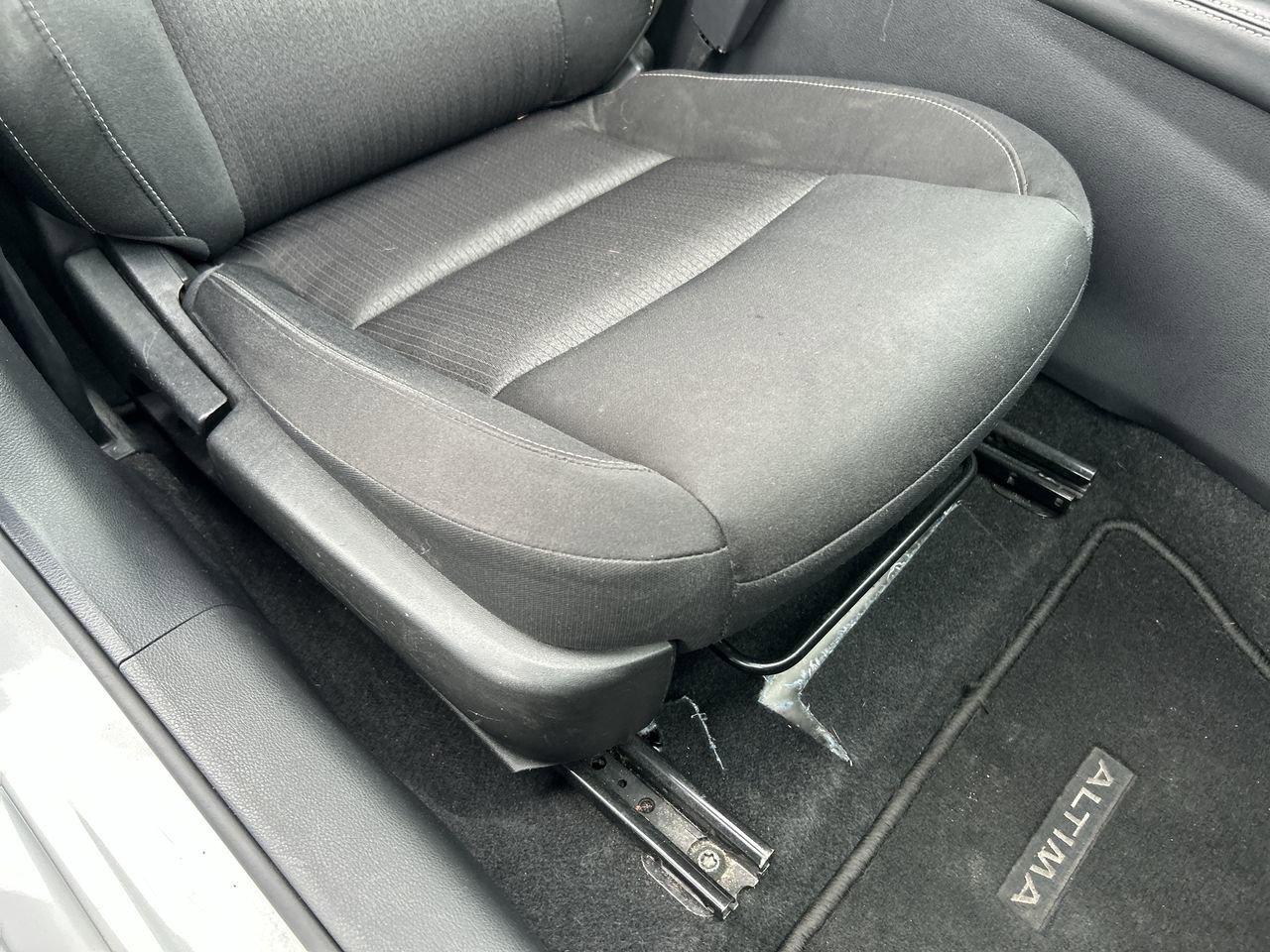 Used 2023 Nissan Altima 2.5 SV FWD image 14