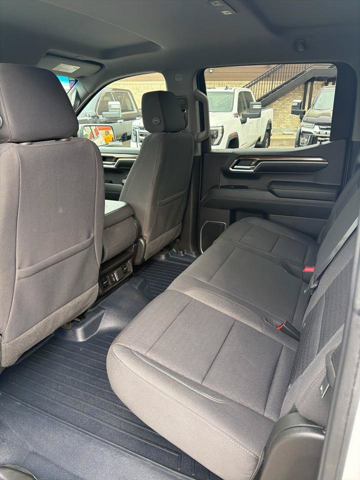 Used 2022 Chevrolet Silverado 1500 LT AWD/4WD image 6
