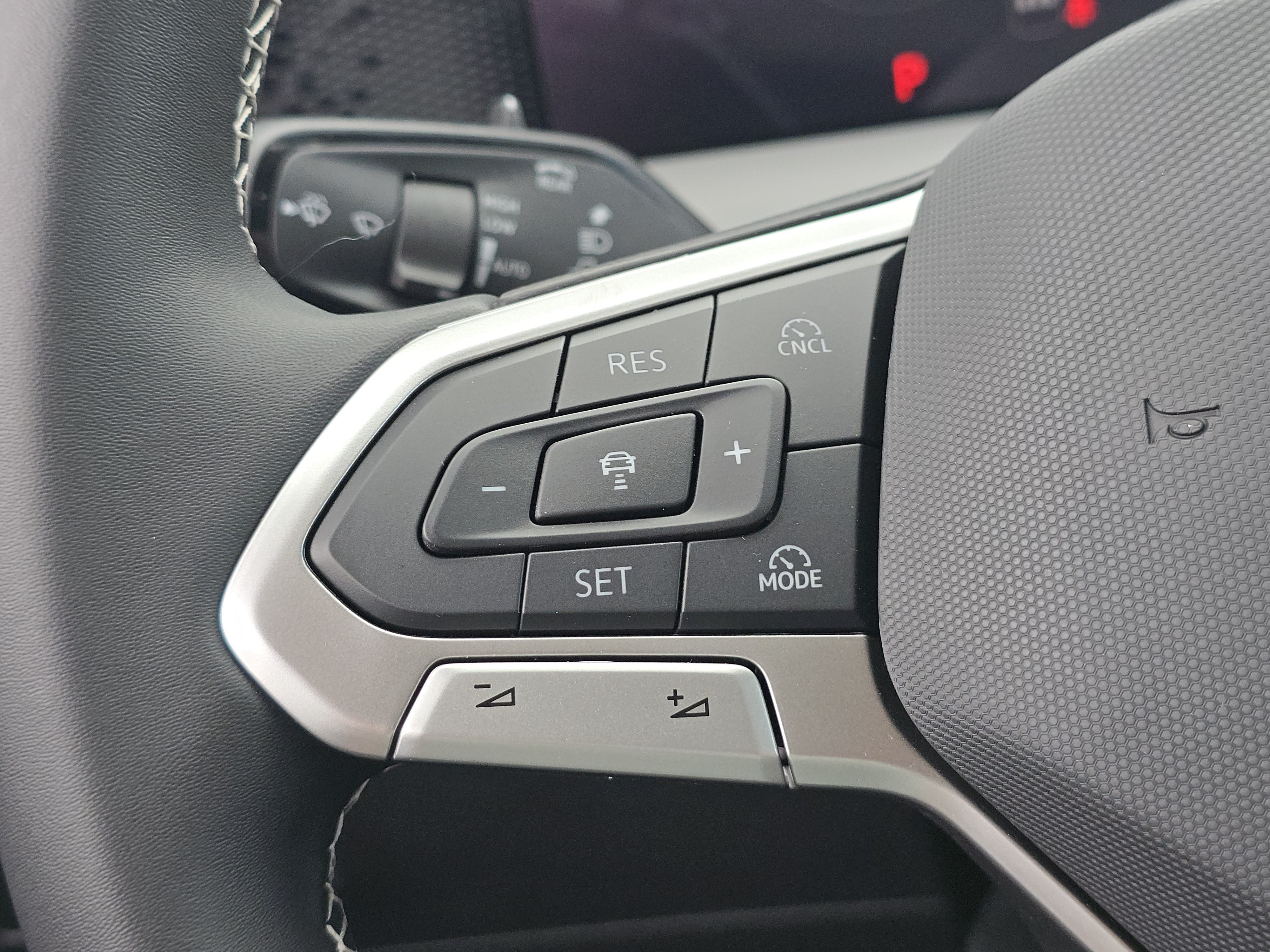 New 2026 Volkswagen Tiguan SE AWD/4WD image 26