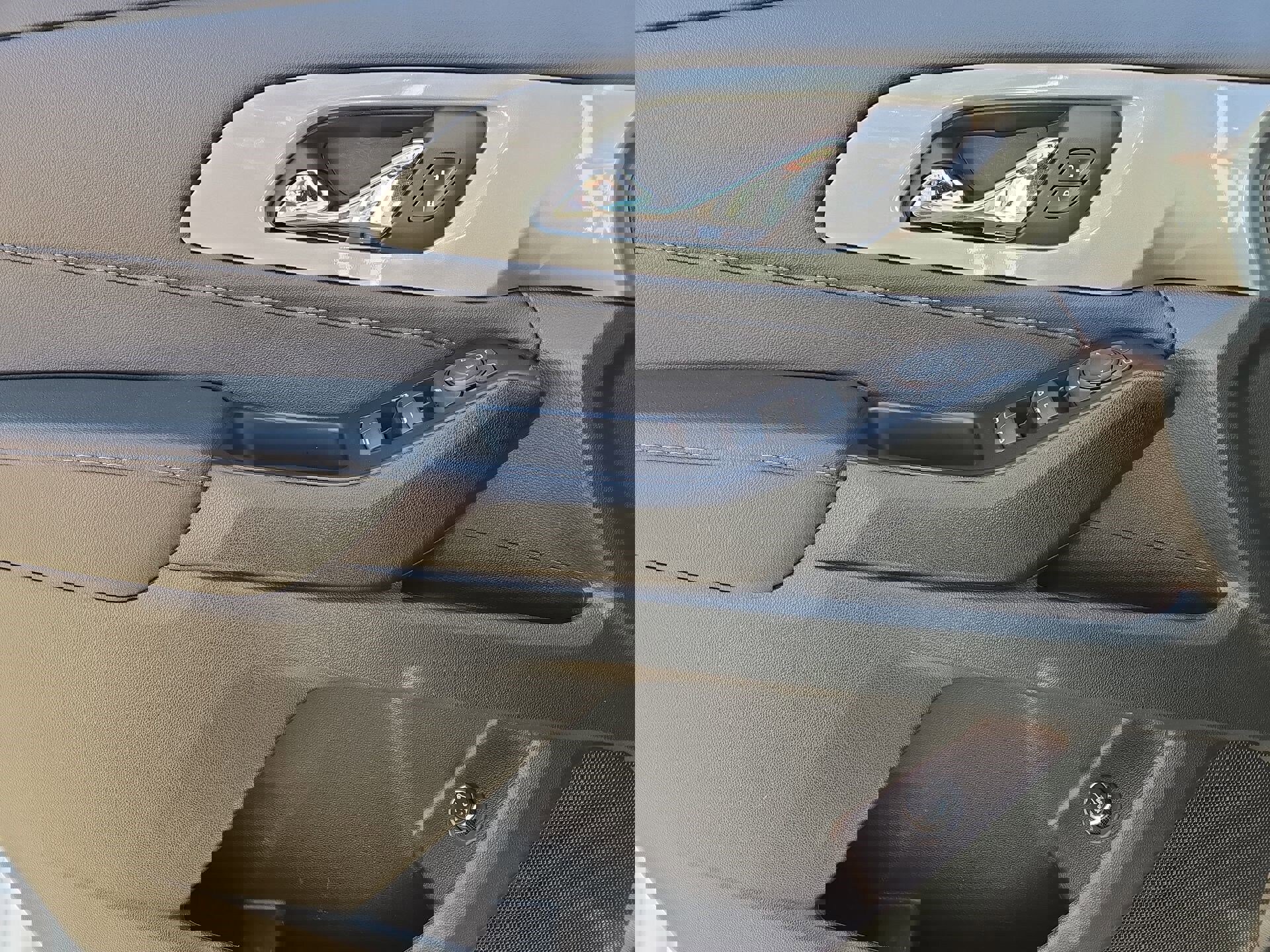 Used 2023 Chevrolet Traverse LT image 15