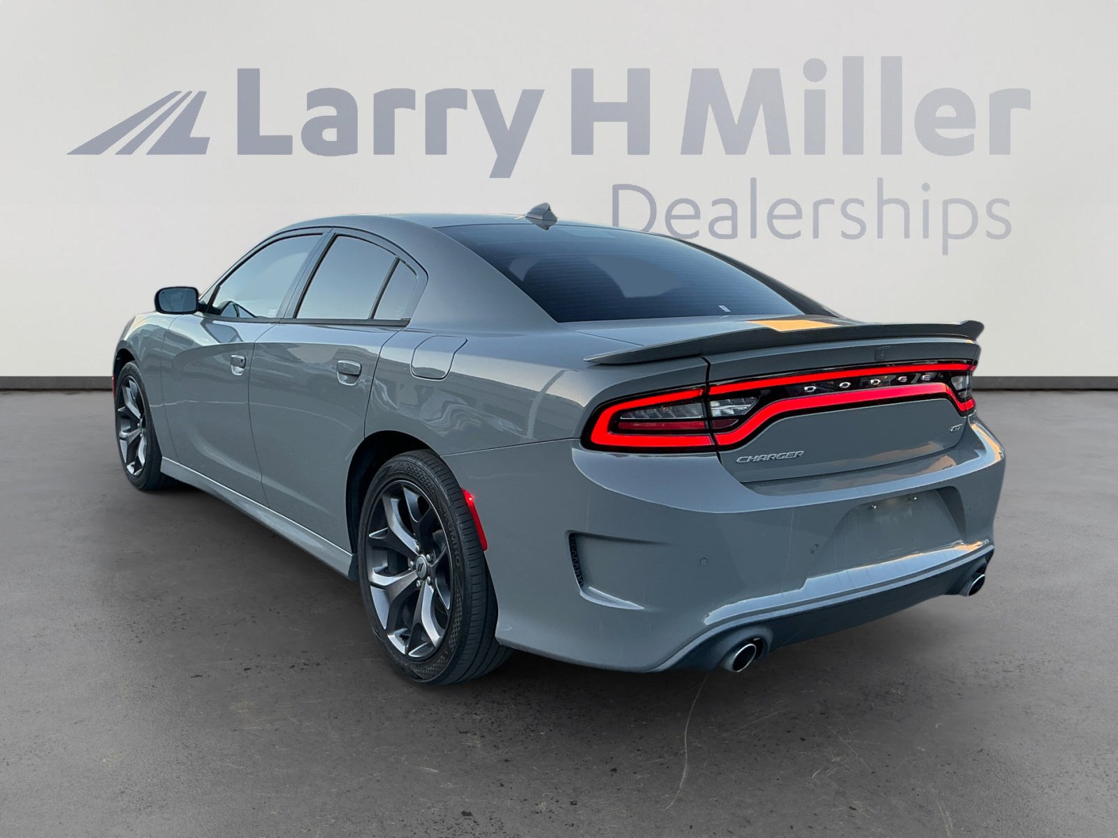 Used 2019 Dodge Charger GT RWD image 3