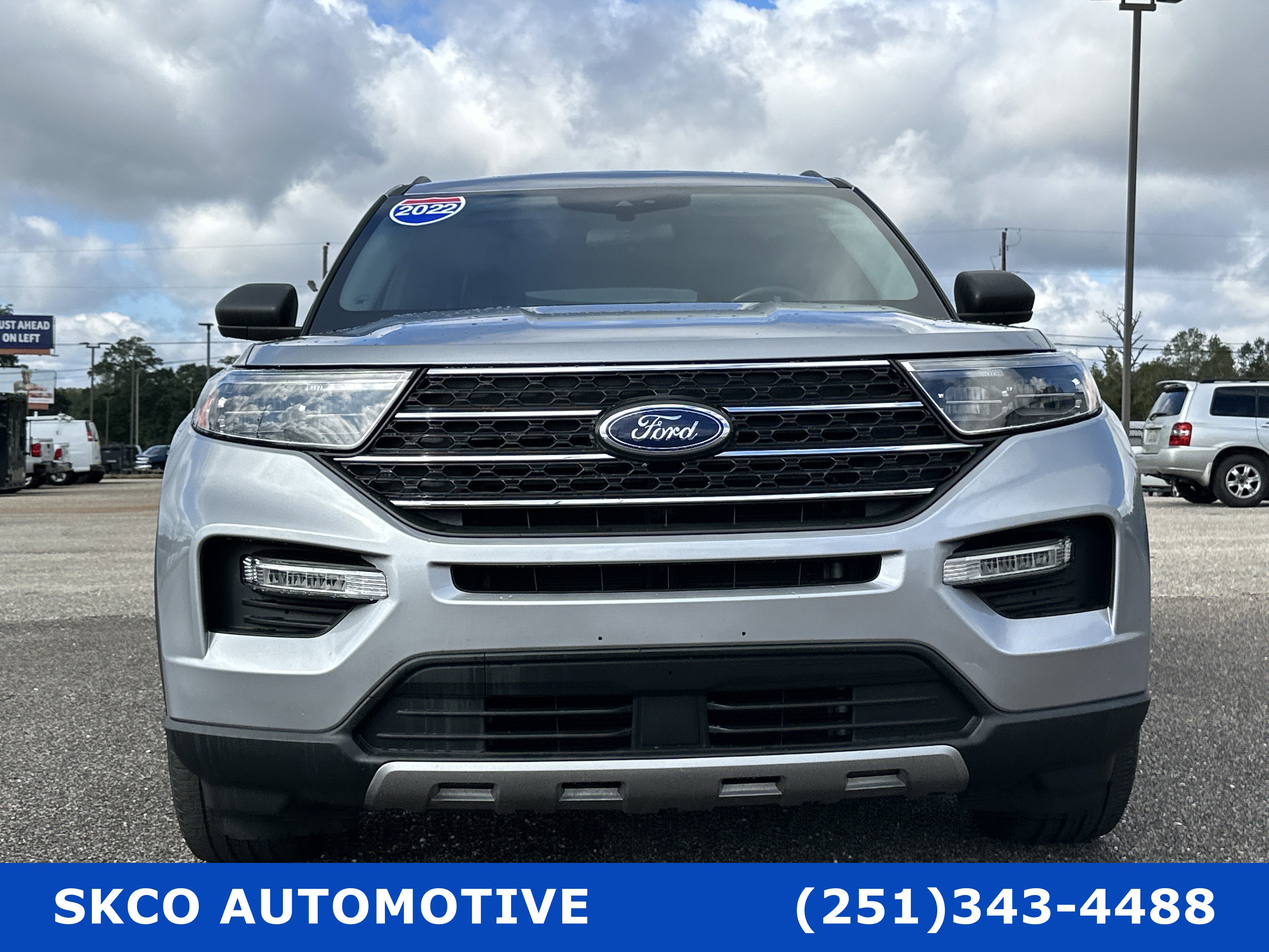 Used 2022 Ford Explorer XLT w/ Equipment Group 202A image 8